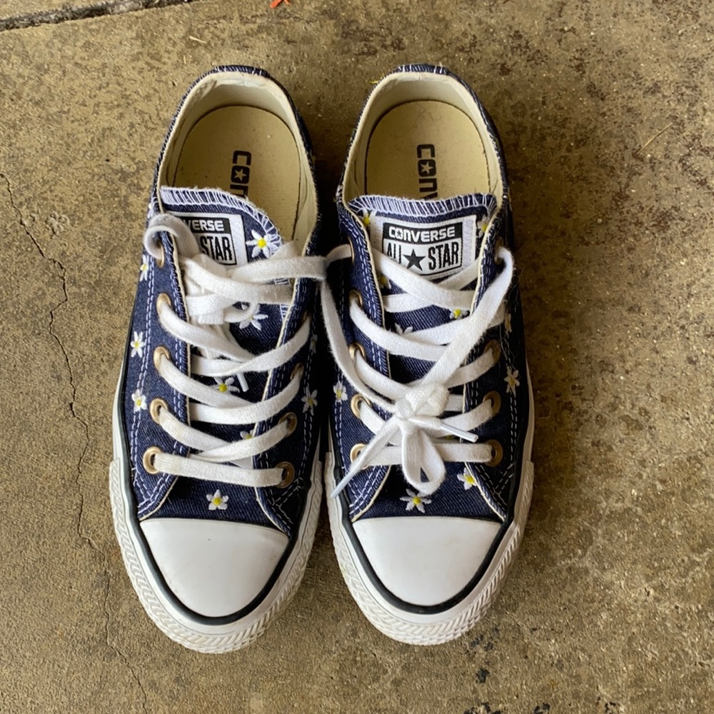 Daisy denim converse